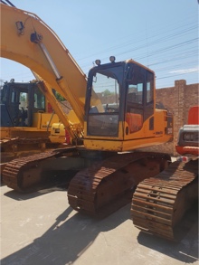 Komatsu PC200-8